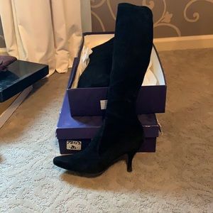 Stuart Weitzman GIVING black suede boots